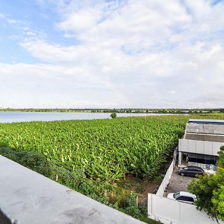 Oyo Flagship Lotus Lakeview Apartments Singānallūr Exterior foto