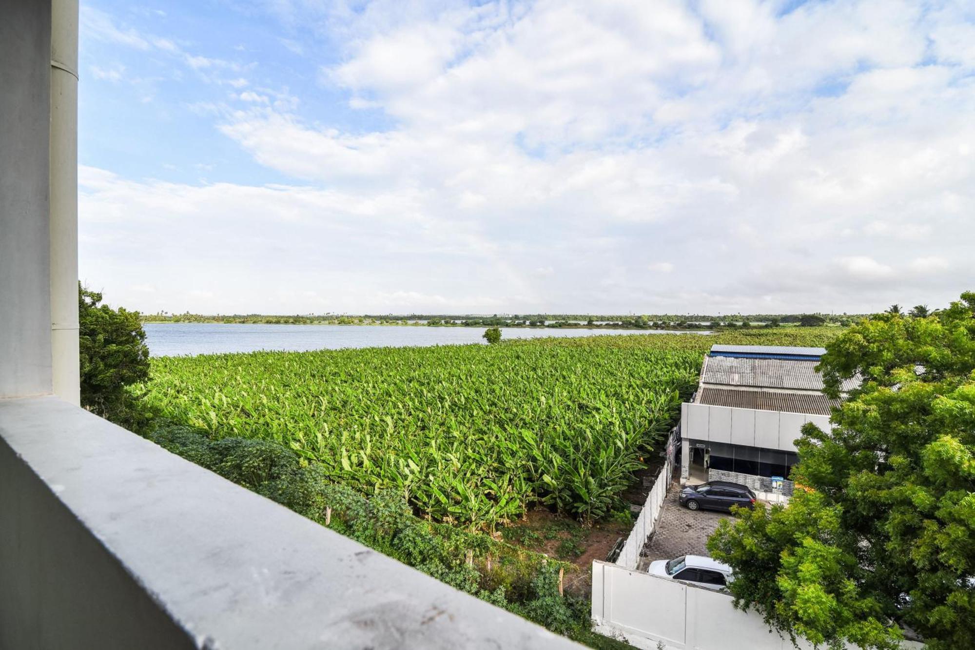Oyo Flagship Lotus Lakeview Apartments Singānallūr Exterior foto