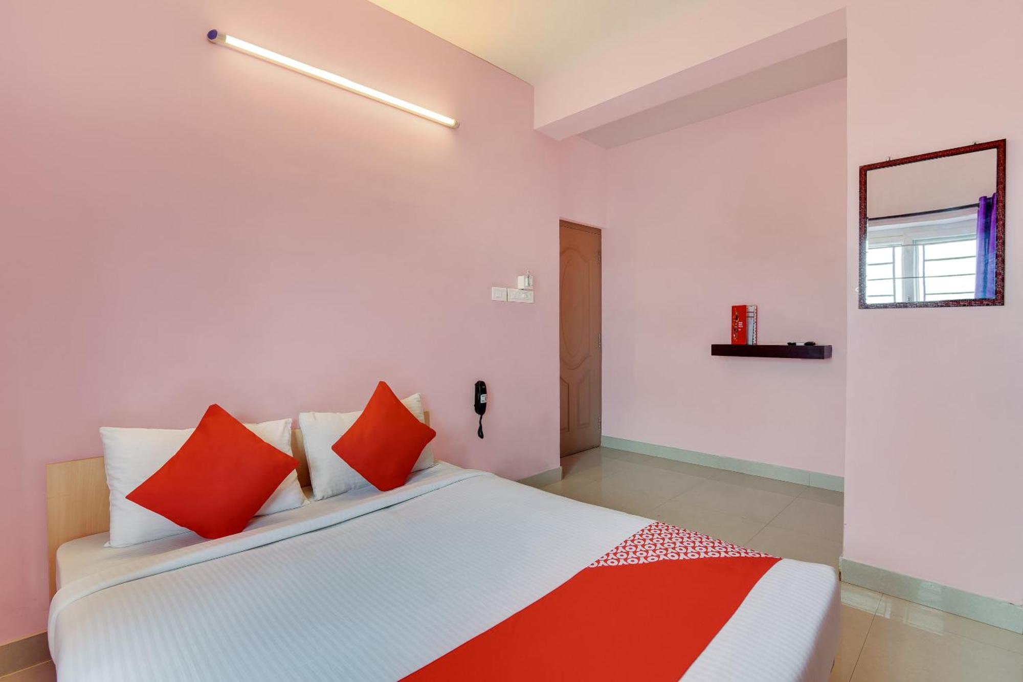 Oyo Flagship Lotus Lakeview Apartments Singānallūr Exterior foto